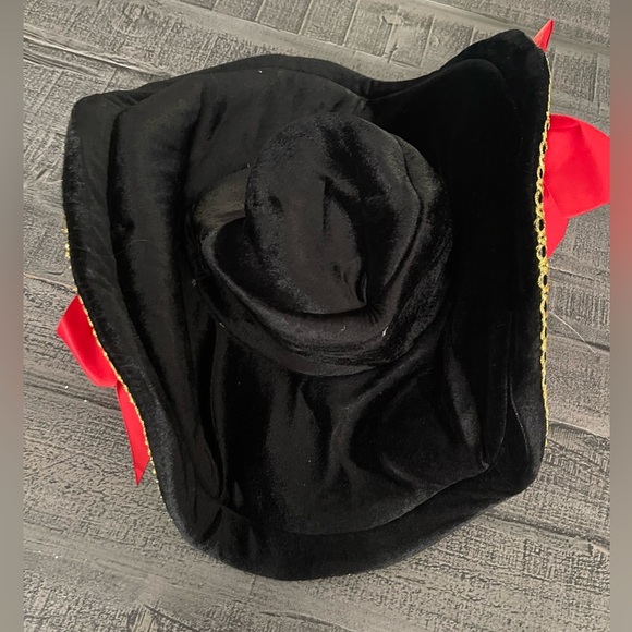 Costume Pirate Hat with Red Ribbons, Halloween
Party, velvet feel - Picture 3 of 4